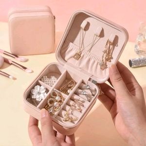 1pc Solid Color Jewelry Box, Modern Portable PU Plain Multifunction Jewelry